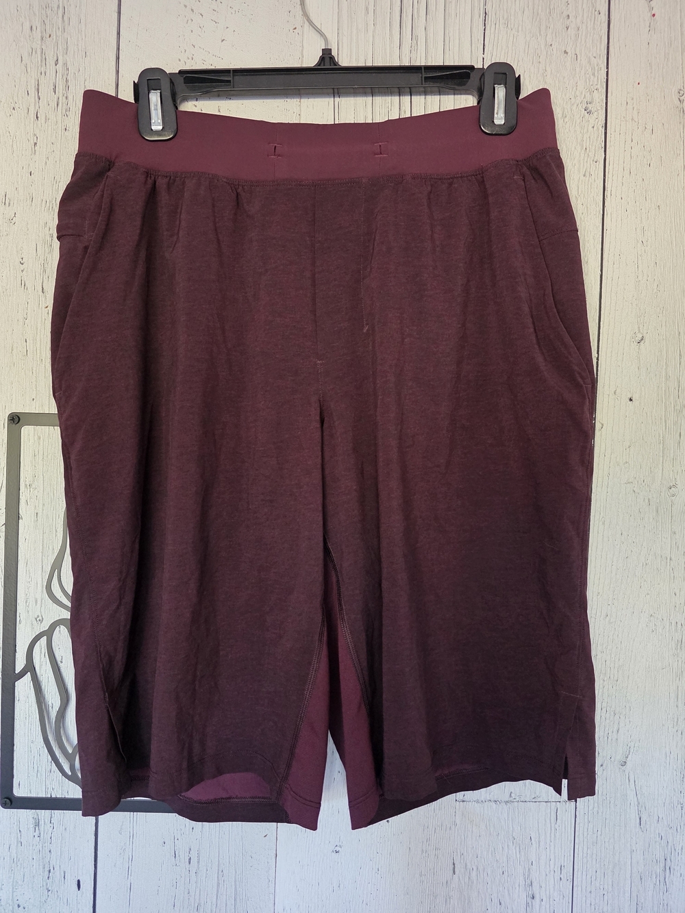 Lululemon Athletica Maroon Knee-Length Stretch Shorts Size M | Pockets